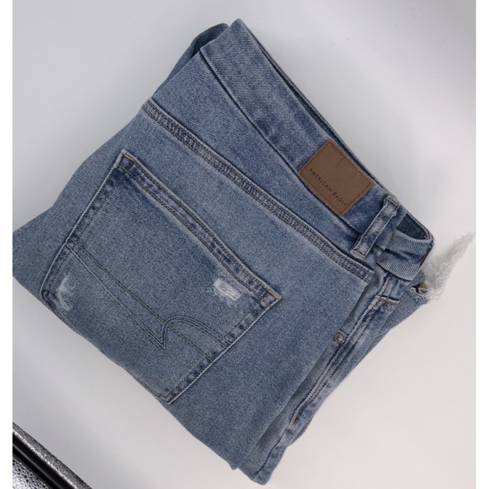 American Eagle Curvy Mom Jean Stretch Distressed‎ 18 High Rise Light Wash